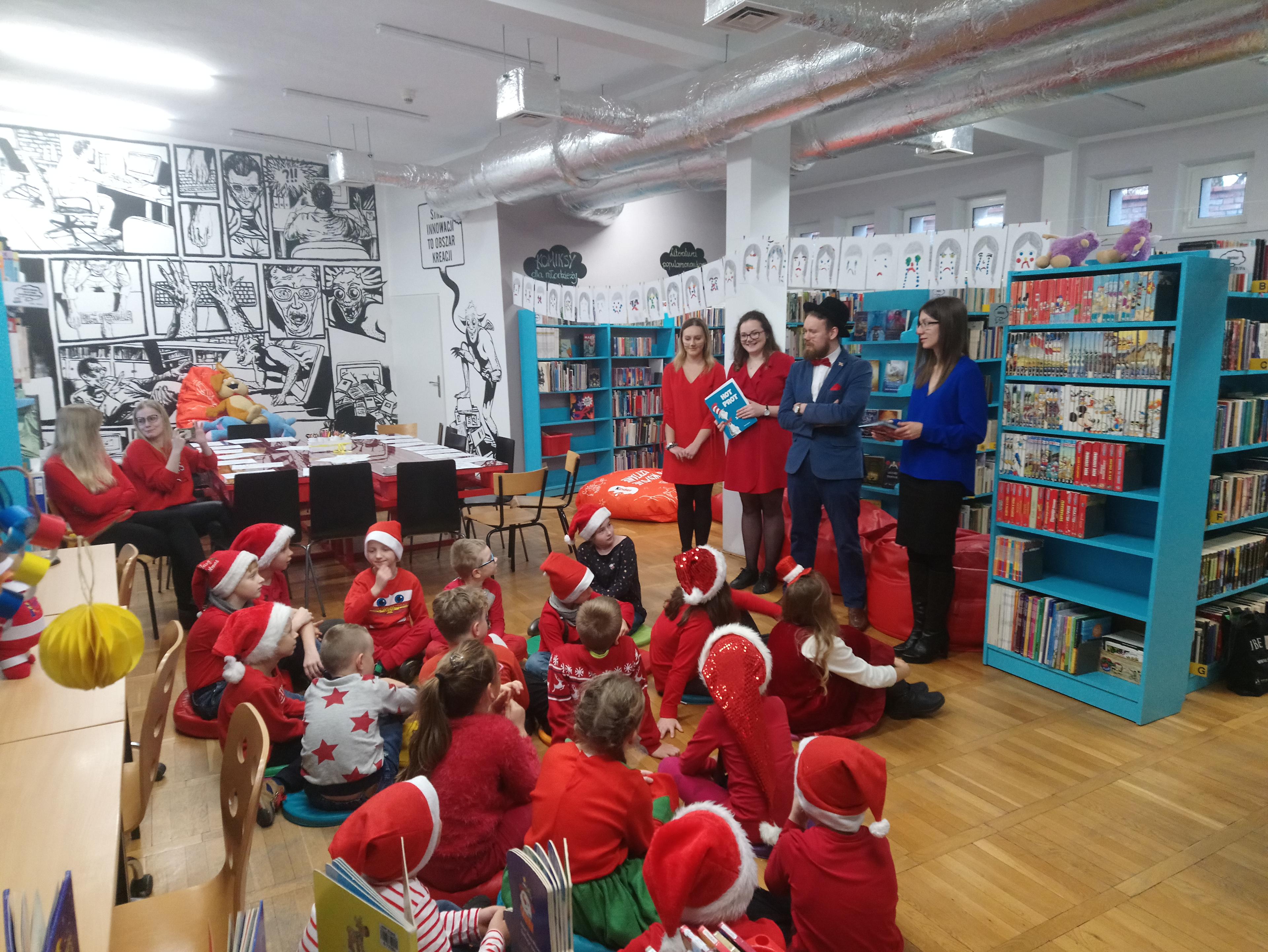 Angliści z Akademii Pomorskiej czytają dzieciom w Bibliotece Miejskiej!